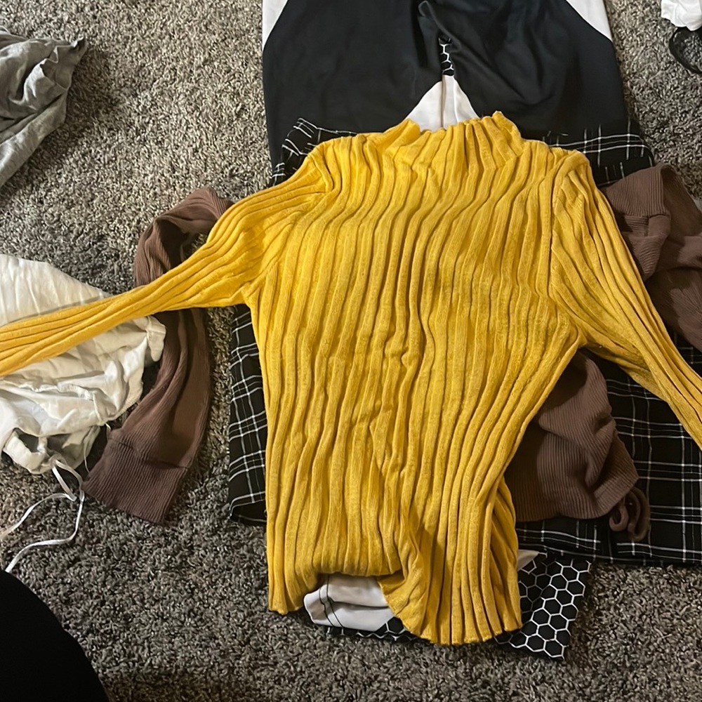 Ribbed mock neck